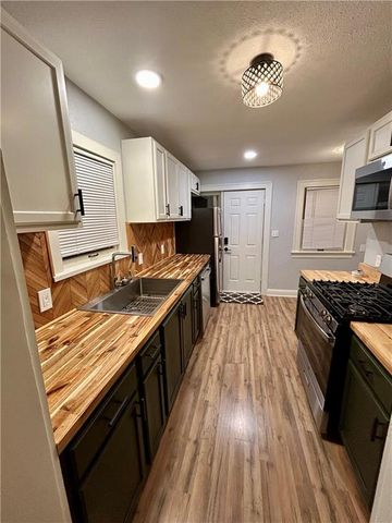 6823 Agnes Avenue, Kansas City, MO 64132