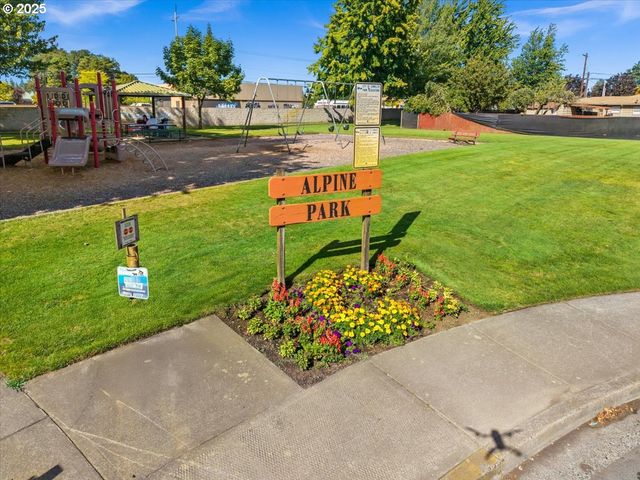2478 S ALPINE St, Cornelius, OR 97113
