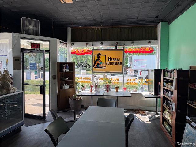 16129 Mack Avenue, Detroit, MI 48224