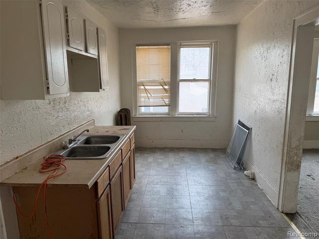 16129 Mack Avenue, Detroit, MI 48224