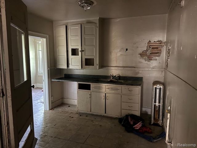 16129 Mack Avenue, Detroit, MI 48224