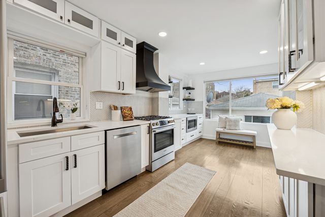 5426 N Western Avenue, Chicago, IL 60625