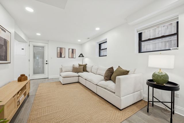 5426 N Western Avenue, Chicago, IL 60625