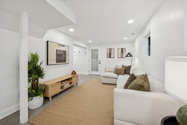 5426 N Western Avenue, Chicago, IL 60625