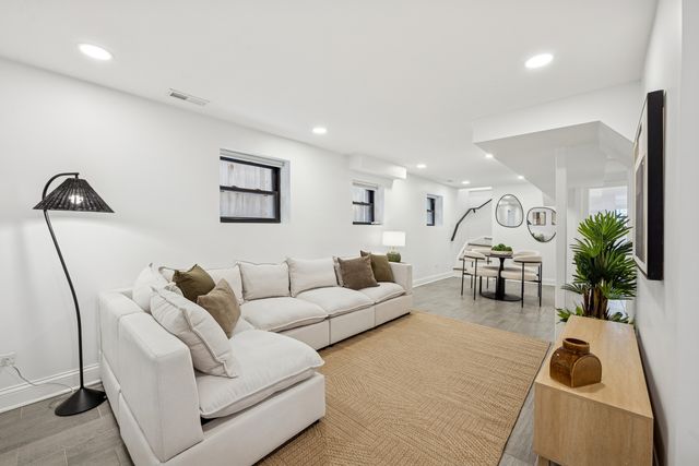 5426 N Western Avenue, Chicago, IL 60625