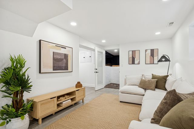 5426 N Western Avenue, Chicago, IL 60625