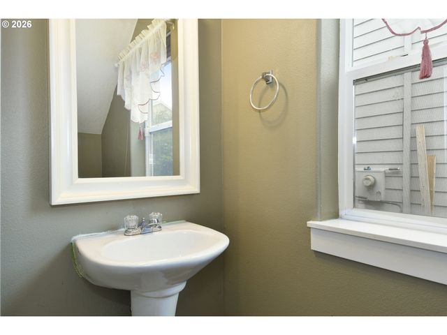 38783 REDWOOD St, Sandy, OR 97055