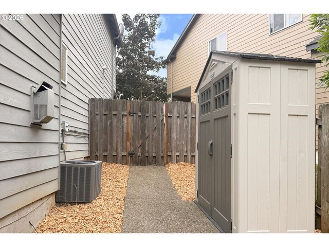 38783 REDWOOD St, Sandy, OR 97055