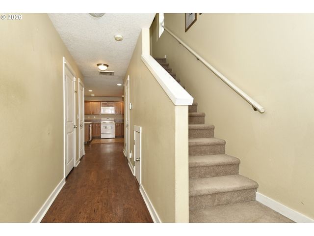 38783 REDWOOD St, Sandy, OR 97055