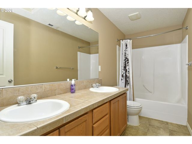 38783 REDWOOD St, Sandy, OR 97055