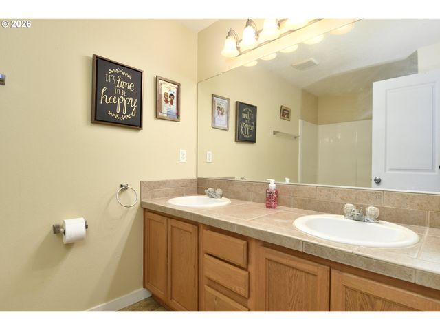 38783 REDWOOD St, Sandy, OR 97055
