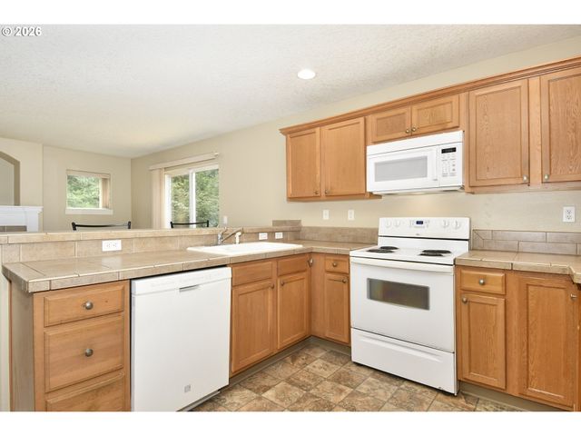 38783 REDWOOD St, Sandy, OR 97055