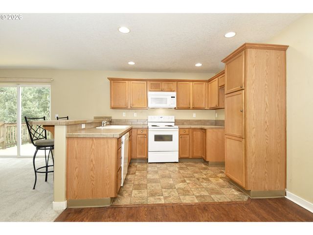 38783 REDWOOD St, Sandy, OR 97055