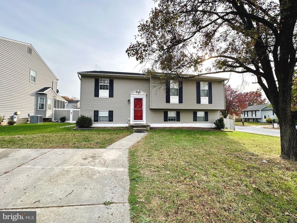 Image 2 of property listing at 329 10TH, Brooklyn, MD 21225