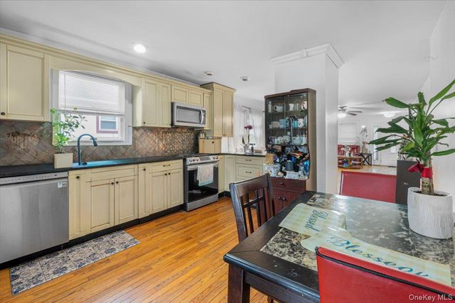 25 3rd Avenue, Central Islip, NY 11722