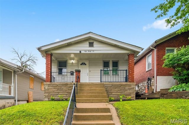 5036 Dewey Avenue, St Louis, MO 63116