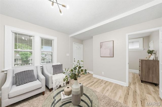 5036 Dewey Avenue, St Louis, MO 63116