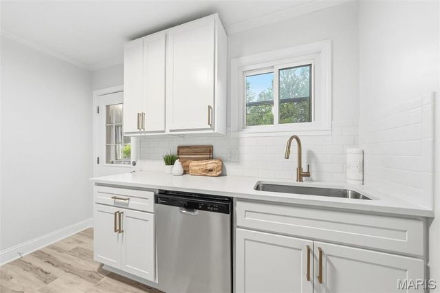 5036 Dewey Avenue, St Louis, MO 63116
