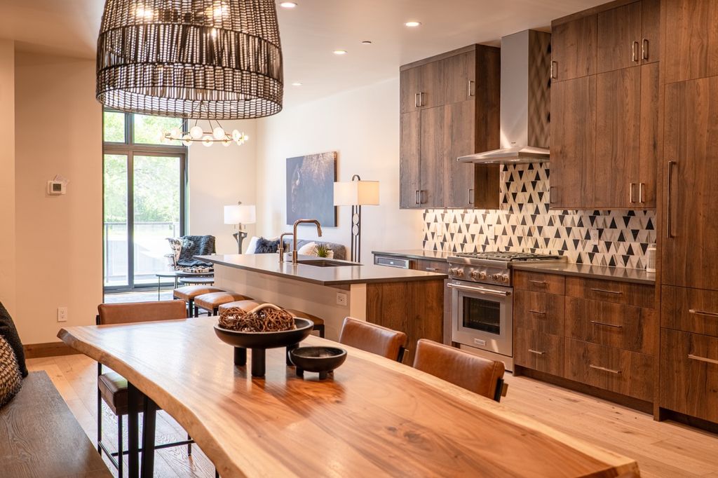 220 E 2nd Street 202, Whitefish, MT 59937