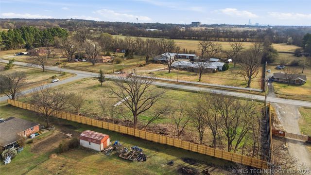 8550 S 33rd West Avenue, Tulsa, OK 74132