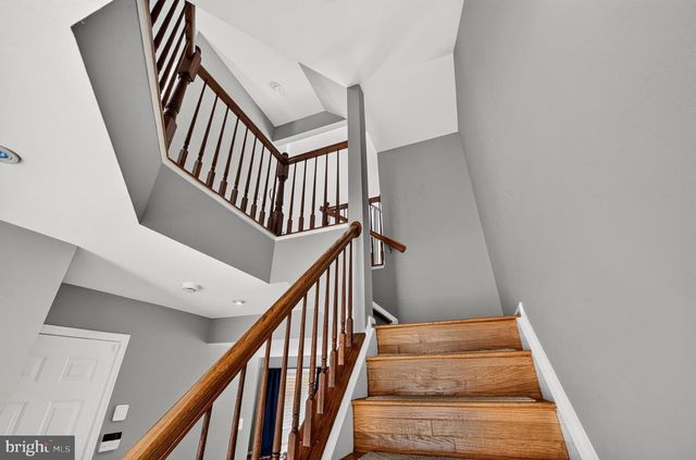 5201 BALLYCASTLE CIR, Alexandria, VA 22315