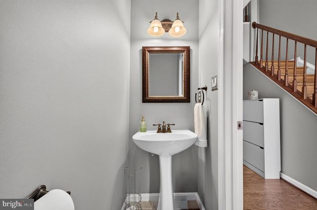 5201 BALLYCASTLE CIR, Alexandria, VA 22315