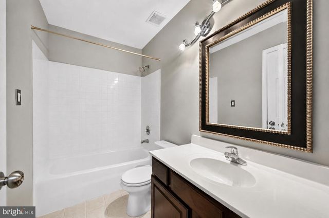5201 BALLYCASTLE CIR, Alexandria, VA 22315