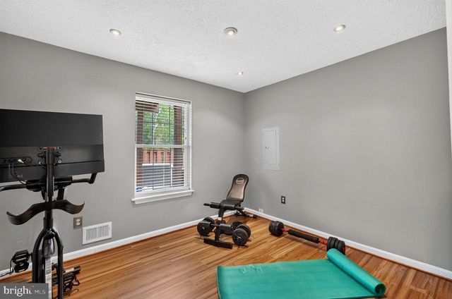 5201 BALLYCASTLE CIR, Alexandria, VA 22315