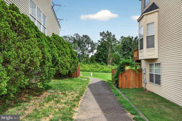 5201 BALLYCASTLE CIR, Alexandria, VA 22315