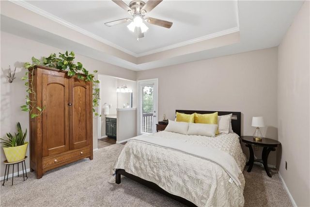 302 SW 24th Street, Oak Grove, MO 64075