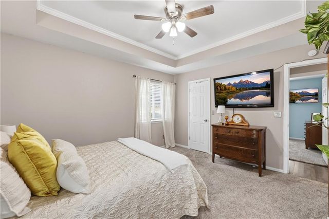 302 SW 24th Street, Oak Grove, MO 64075