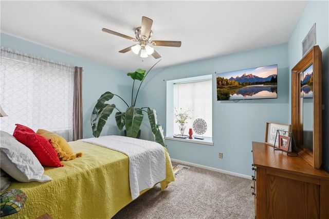 302 SW 24th Street, Oak Grove, MO 64075