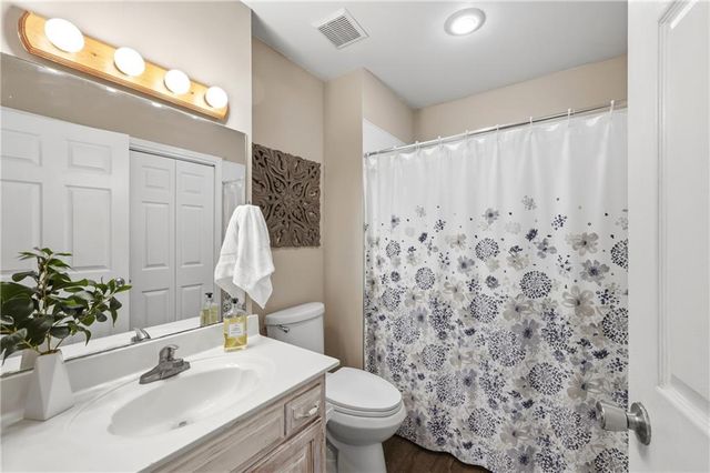 302 SW 24th Street, Oak Grove, MO 64075