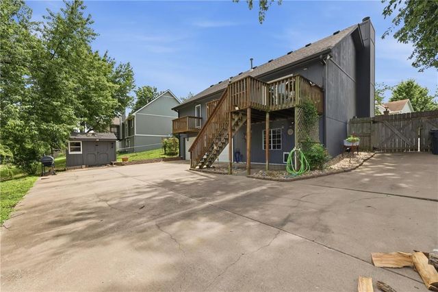 302 SW 24th Street, Oak Grove, MO 64075