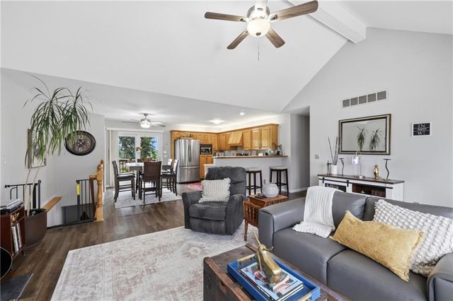 302 SW 24th Street, Oak Grove, MO 64075