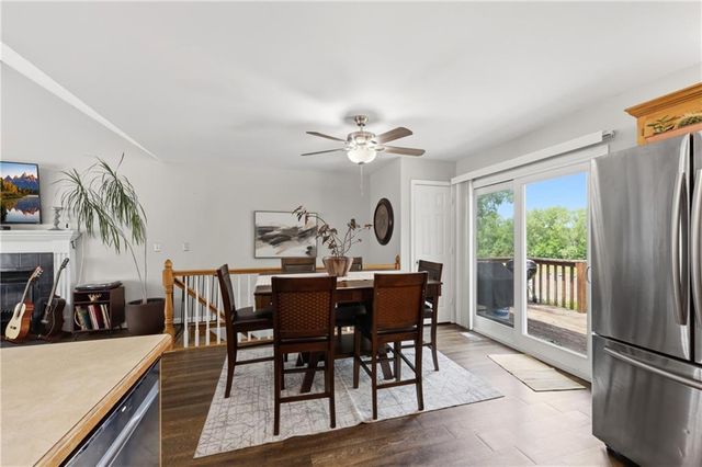 302 SW 24th Street, Oak Grove, MO 64075