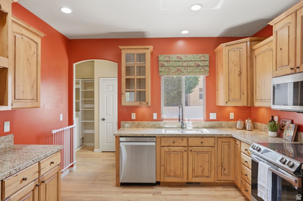 Image 19 of property listing at 5183 W SWIFT WATER WAY, West Jordan, UT 84081
