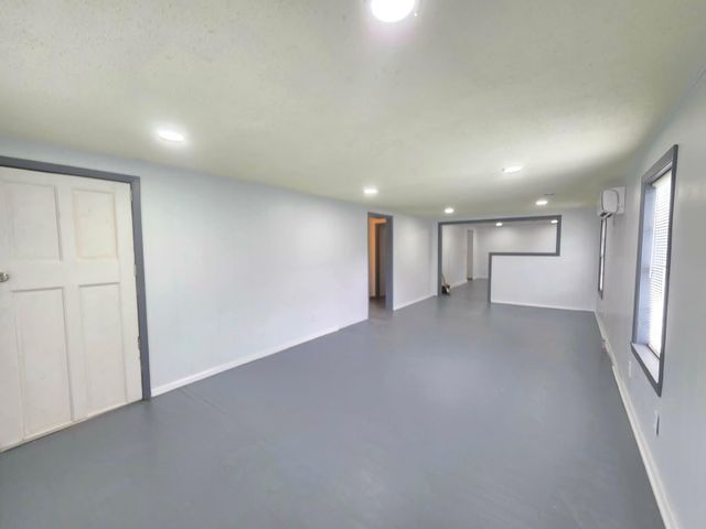 3222 Nolan Avenue, Bay City, TX 77414
