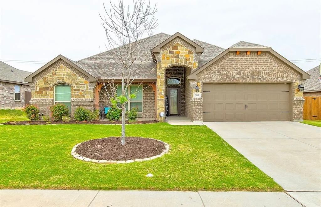 608 Hummingbird Trail, Crowley, TX 76036