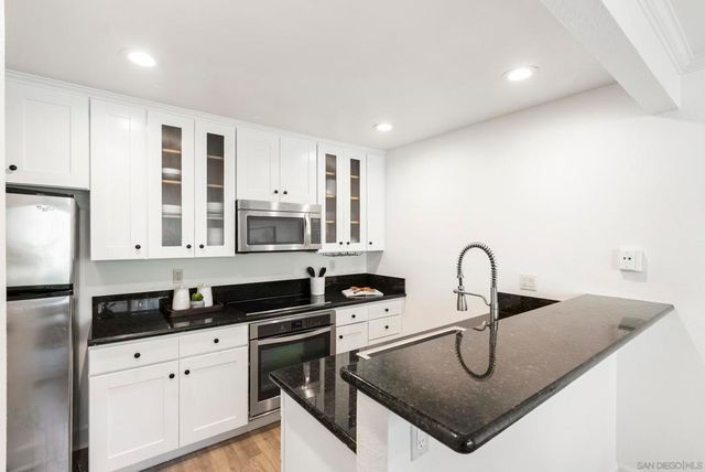 8503 Villa La Jolla Dr E, La Jolla, CA 92037