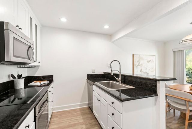 8503 Villa La Jolla Dr E, La Jolla, CA 92037