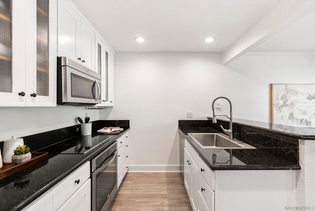 8503 Villa La Jolla Dr E, La Jolla, CA 92037