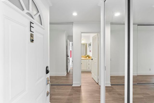 8503 Villa La Jolla Dr E, La Jolla, CA 92037