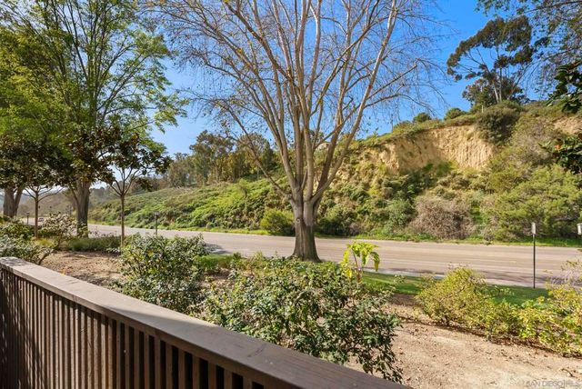 8503 Villa La Jolla Dr E, La Jolla, CA 92037