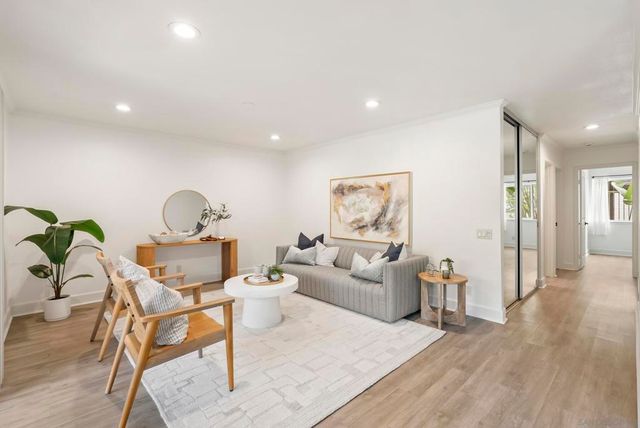 8503 Villa La Jolla Dr E, La Jolla, CA 92037