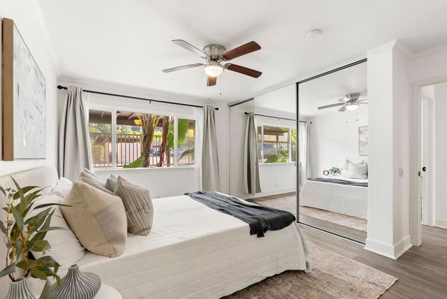 8503 Villa La Jolla Dr E, La Jolla, CA 92037