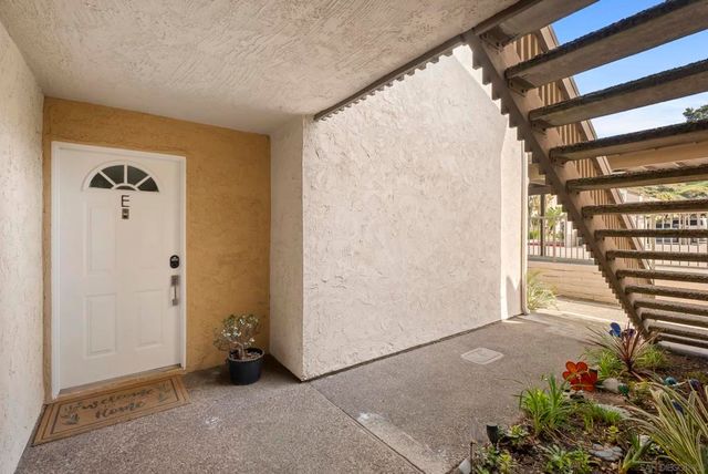 8503 Villa La Jolla Dr E, La Jolla, CA 92037