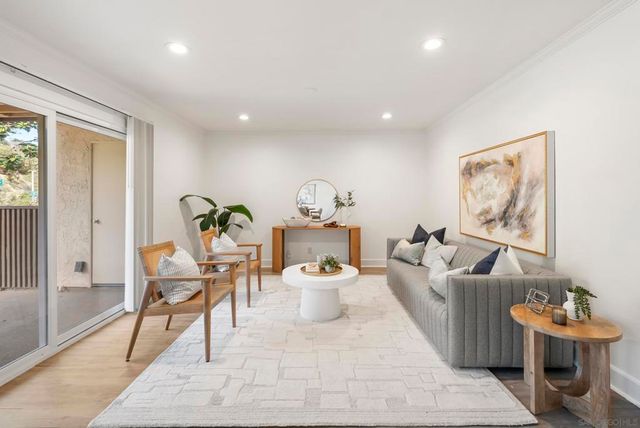 8503 Villa La Jolla Dr E, La Jolla, CA 92037