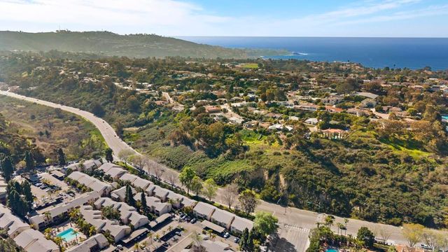 8503 Villa La Jolla Dr E, La Jolla, CA 92037