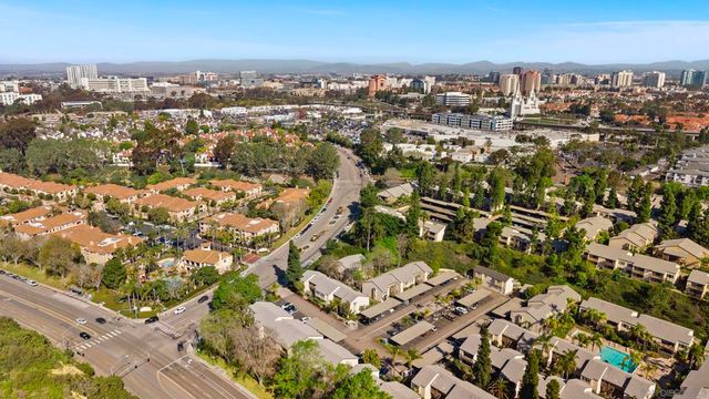 8503 Villa La Jolla Dr E, La Jolla, CA 92037